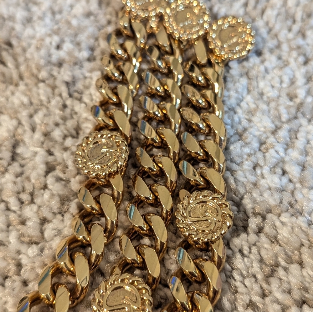 Stunning St. John Vintage 1980's-90'    Gold Chain Belt with Medallion Accents - Picture 11 of 17